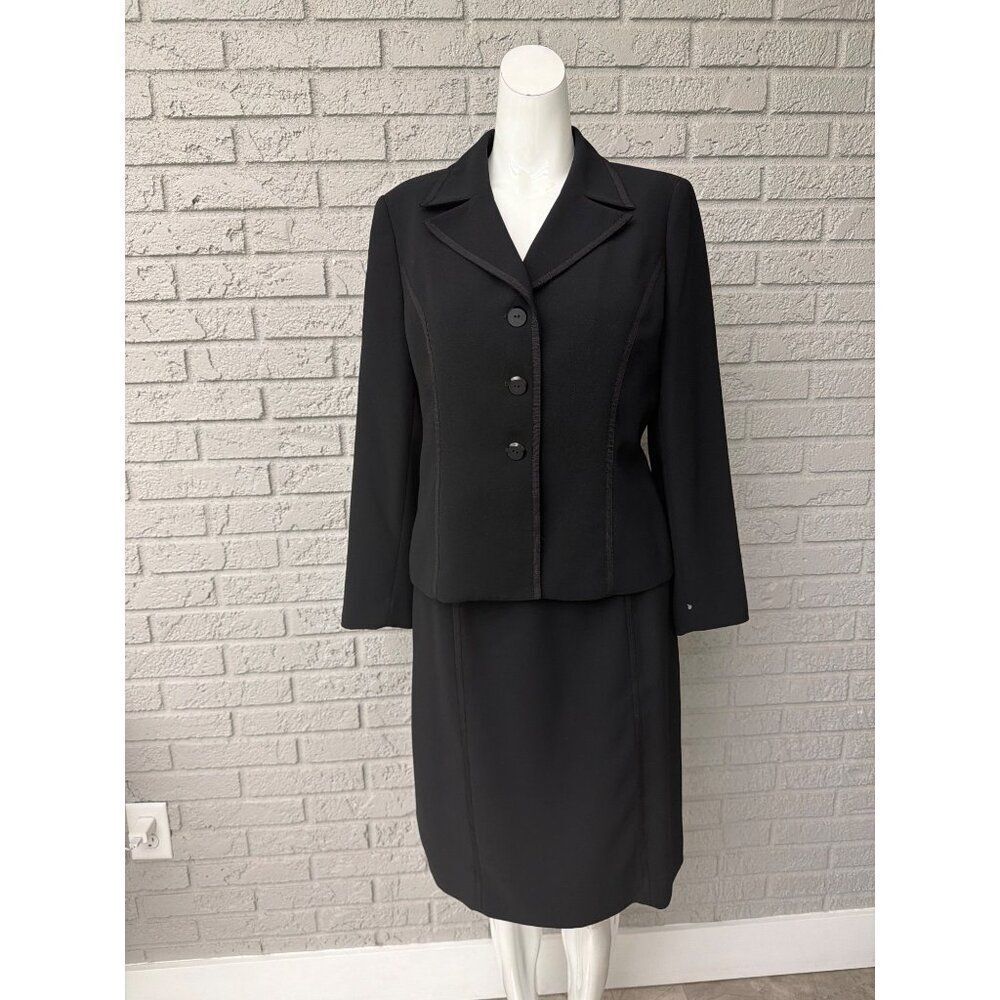 Le Suit Women’s Career/ Professional Suit Black Minimalist Size 8P